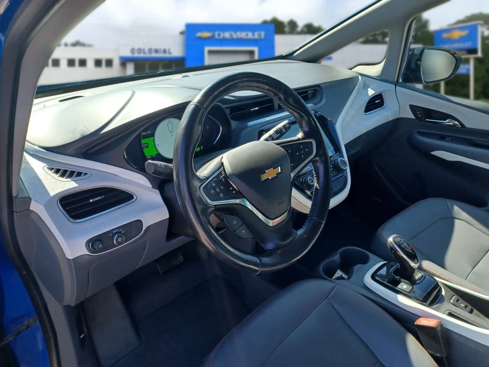 Used 2017 Chevrolet Bolt Premier w/ Driver Confidence II Package FWD image 8