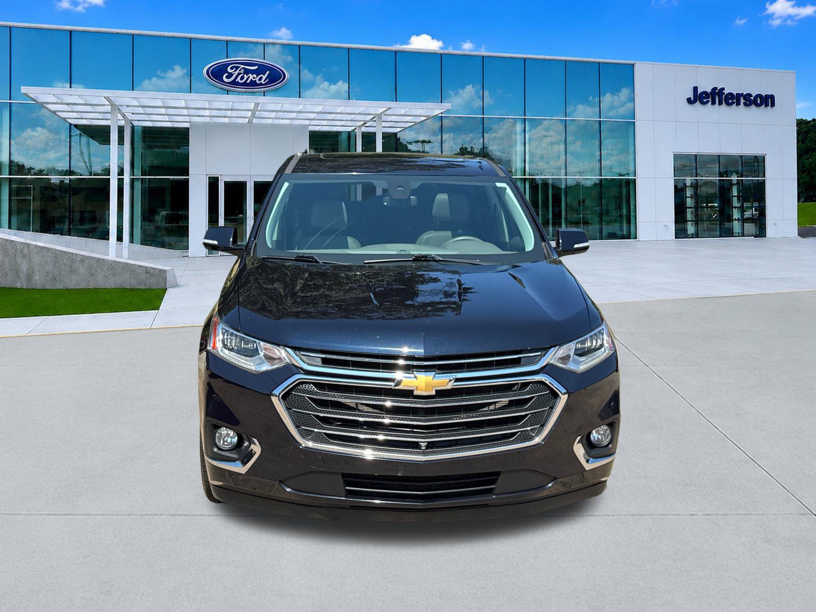 Used 2020 Chevrolet Traverse Premier FWD image 2