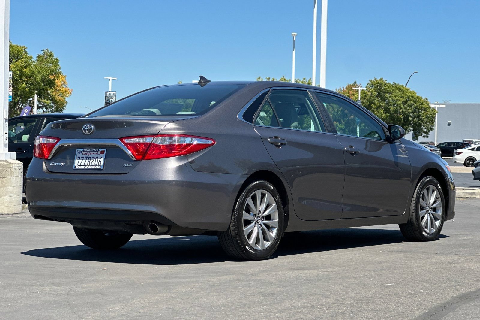 Used 2017 Toyota Camry XLE w/ Moonroof Package FWD image 4