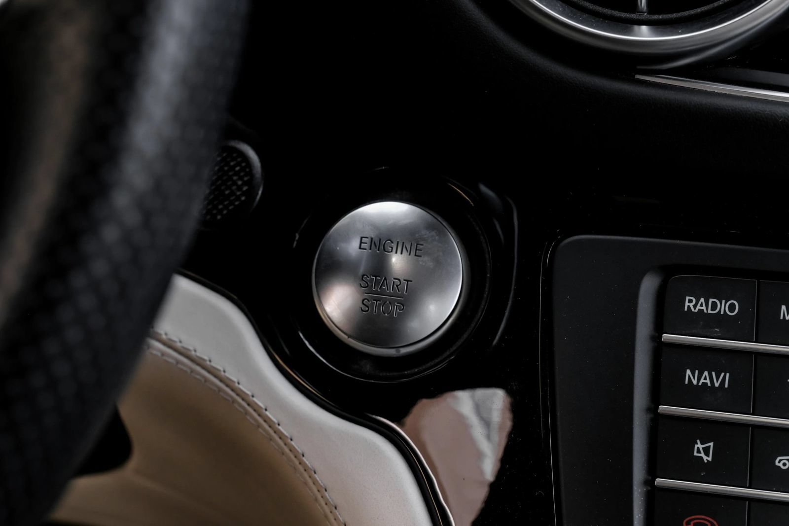 Used 2020 Mercedes-Benz SL 550 image 28