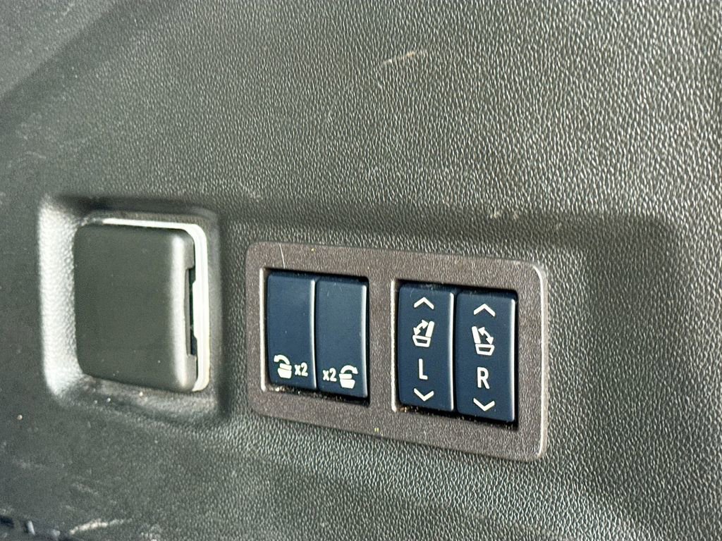 Used 2024 GMC Yukon Denali RWD image 13