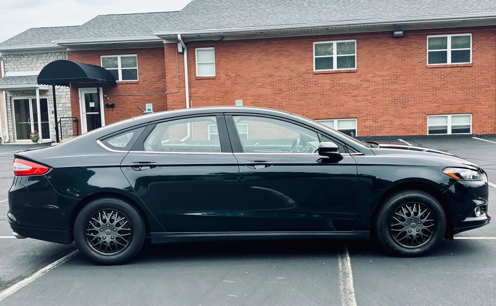 Used 2014 Ford Fusion S FWD image 2