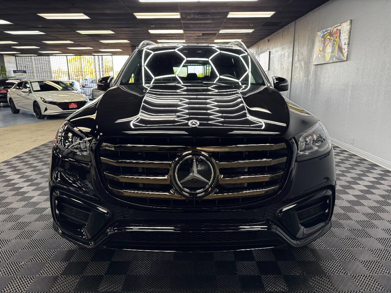 Used 2025 Mercedes-Benz GLS 450 4MATIC image 4