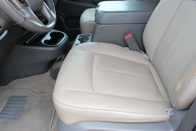 Used 2015 Nissan NV 3500 SL w/ Technology Package RWD image 33