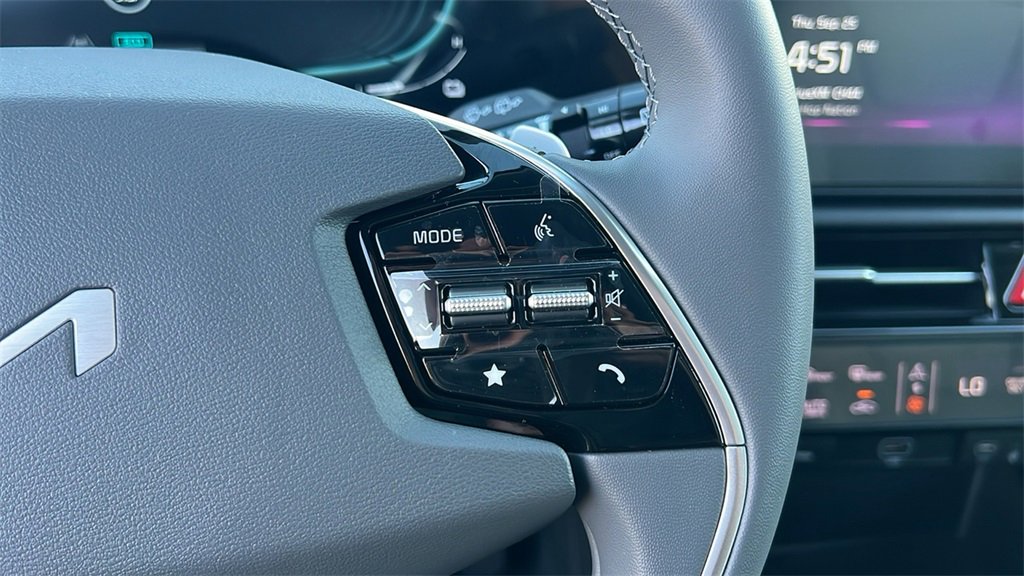 New 2025 Kia Niro EX image 18