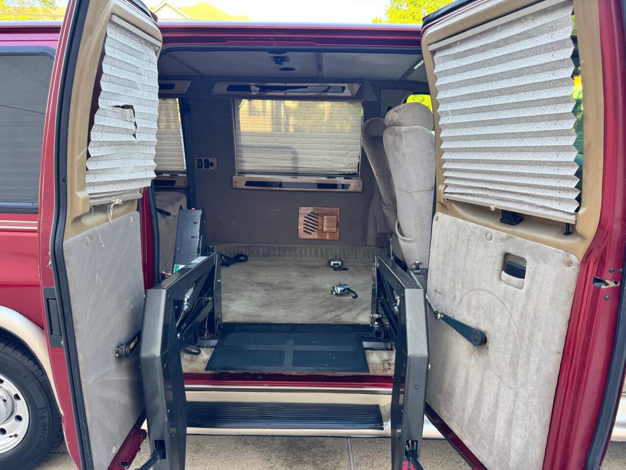 Used 1999 Ford E-250 and Econoline 250 RWD image 18