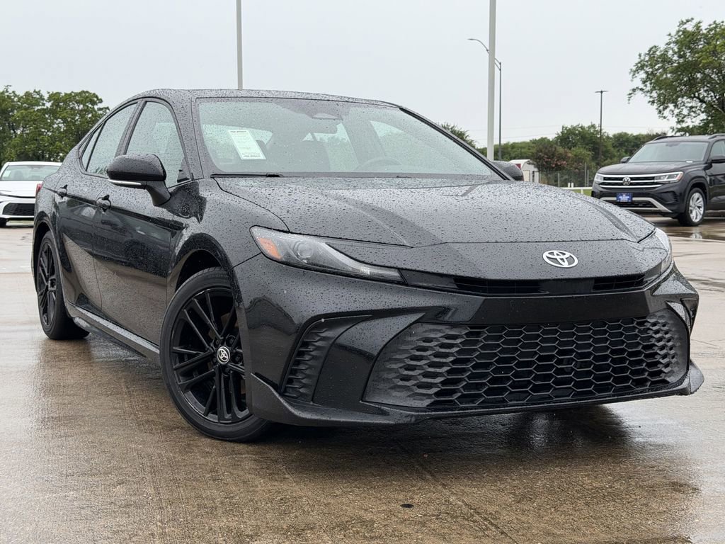Used 2025 Toyota Camry SE FWD image 2