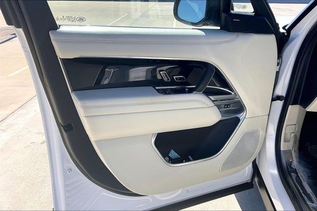 Used 2023 Land Rover Range Rover SE image 28