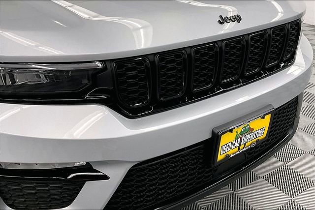 Used 2024 Jeep Grand Cherokee Limited w/ Black Appearance Package image 34