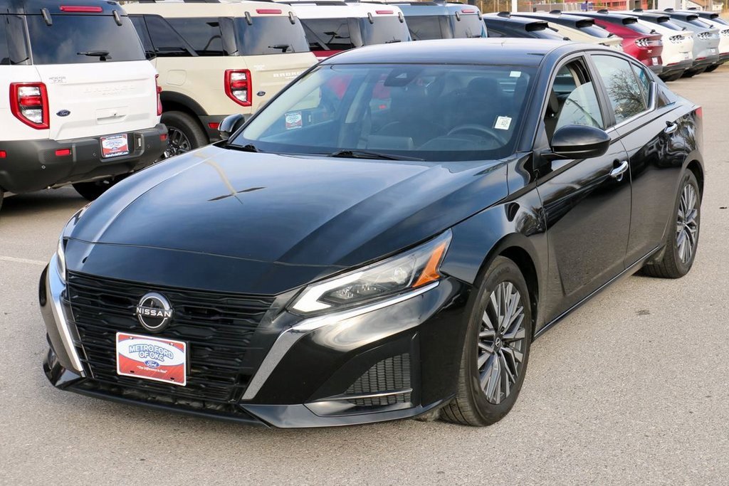 Used 2023 Nissan Altima 2.5 SV image 2
