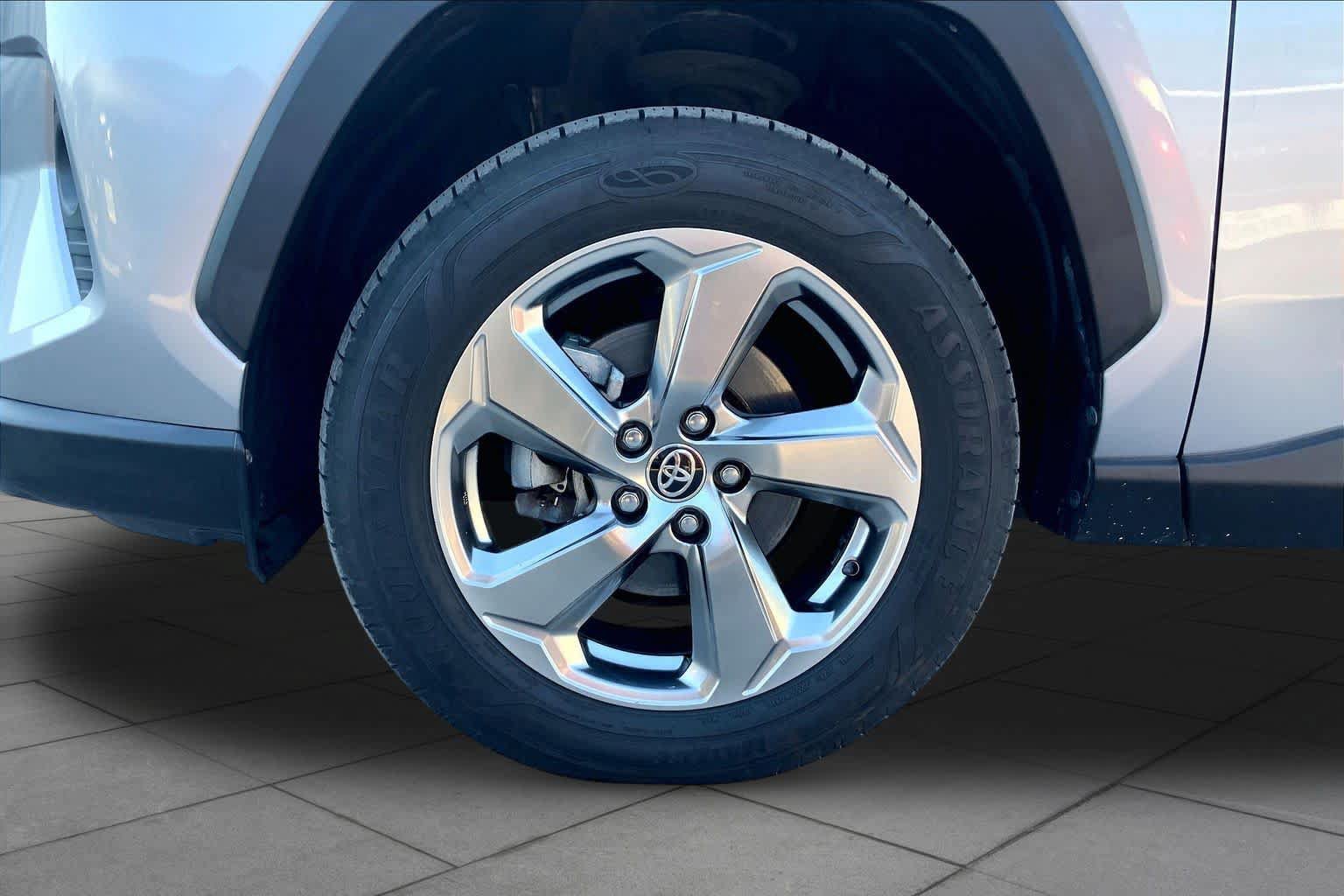 Used 2021 Toyota RAV4 XLE Premium AWD/4WD image 11