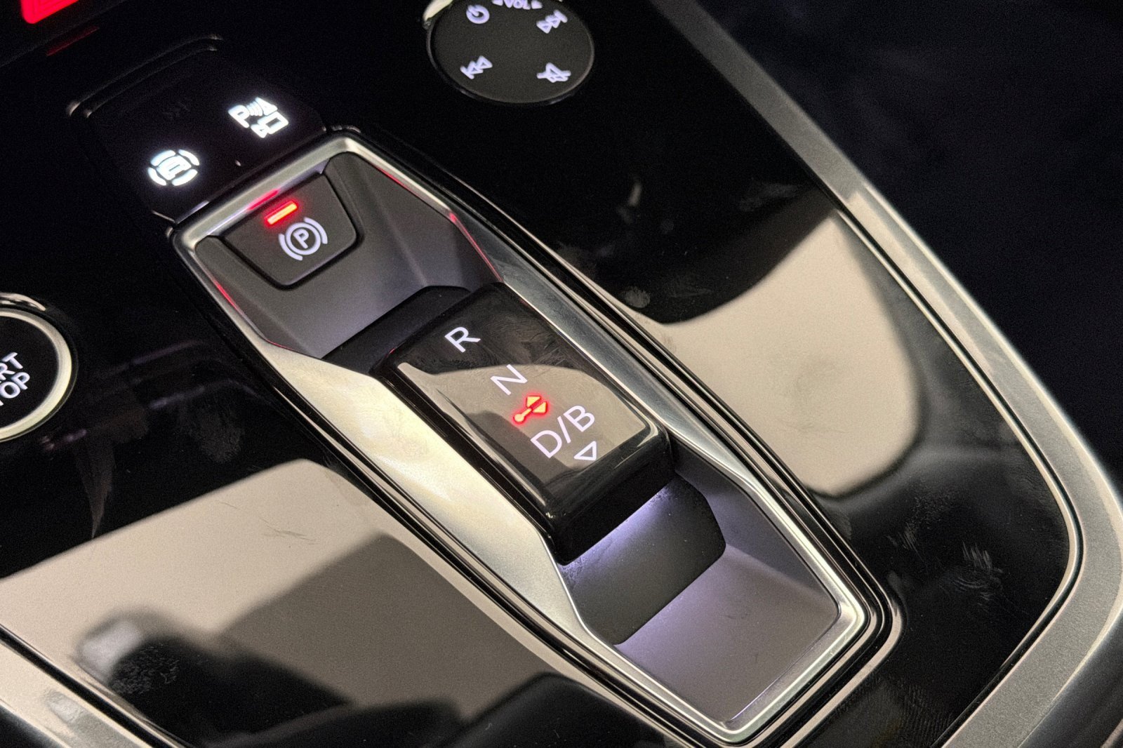 Certified 2024 Audi Q4 e-tron Premium Plus AWD/4WD image 21