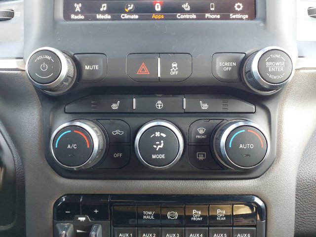 Used 2020 RAM 3500 Big Horn w/ Level 2 Equipment Group AWD/4WD image 17