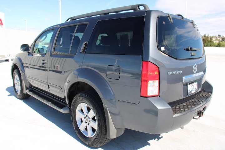 Used 2010 Nissan Pathfinder SE AWD/4WD image 6