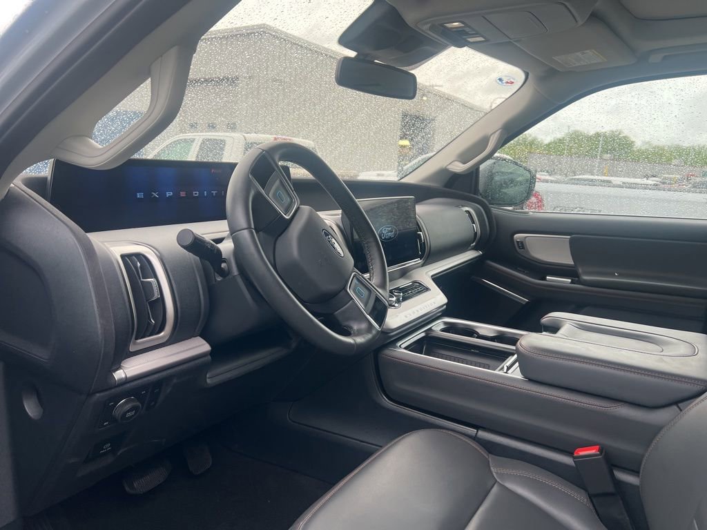 Used 2025 Ford Expedition Max Active AWD/4WD image 7