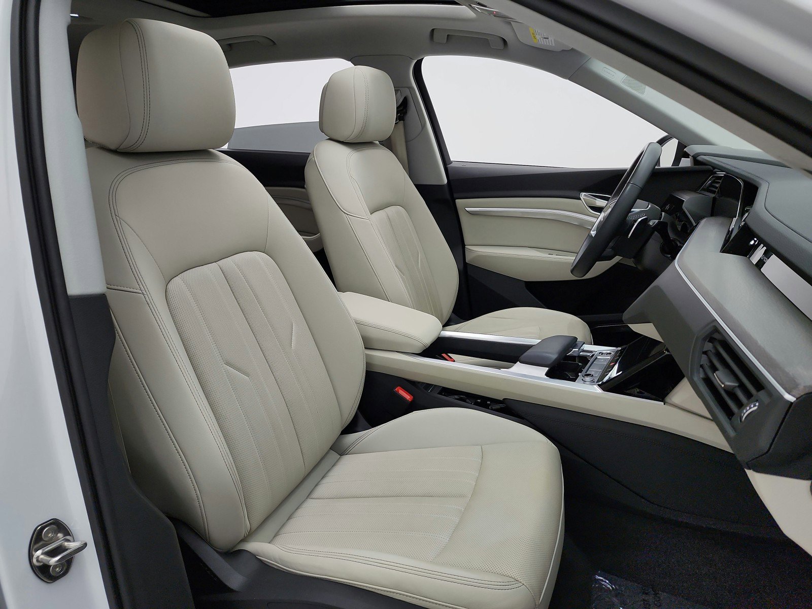 Used 2024 Audi Q8 e-tron Premium Plus w/ Premium Plus Package AWD/4WD image 18