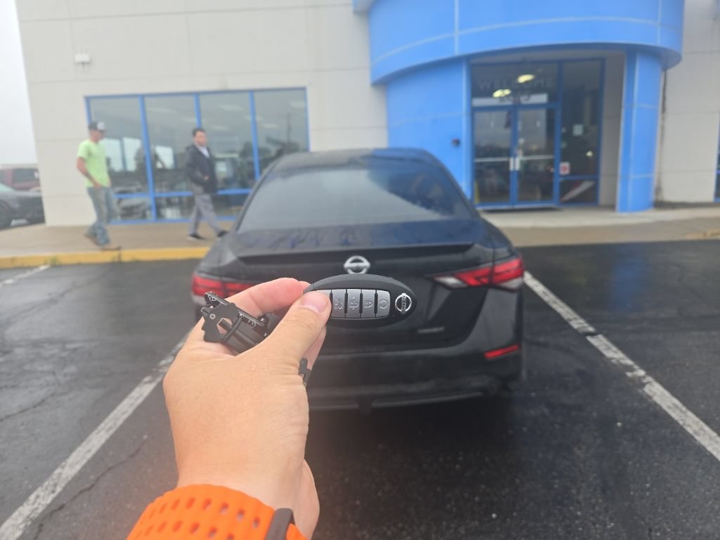 Used 2023 Nissan Sentra SR w/ Midnight Edition Package FWD image 9