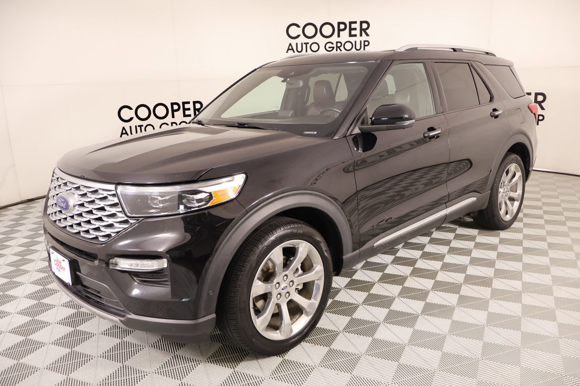 Used 2020 Ford Explorer Platinum w/ Premium Technology Package AWD/4WD image 11