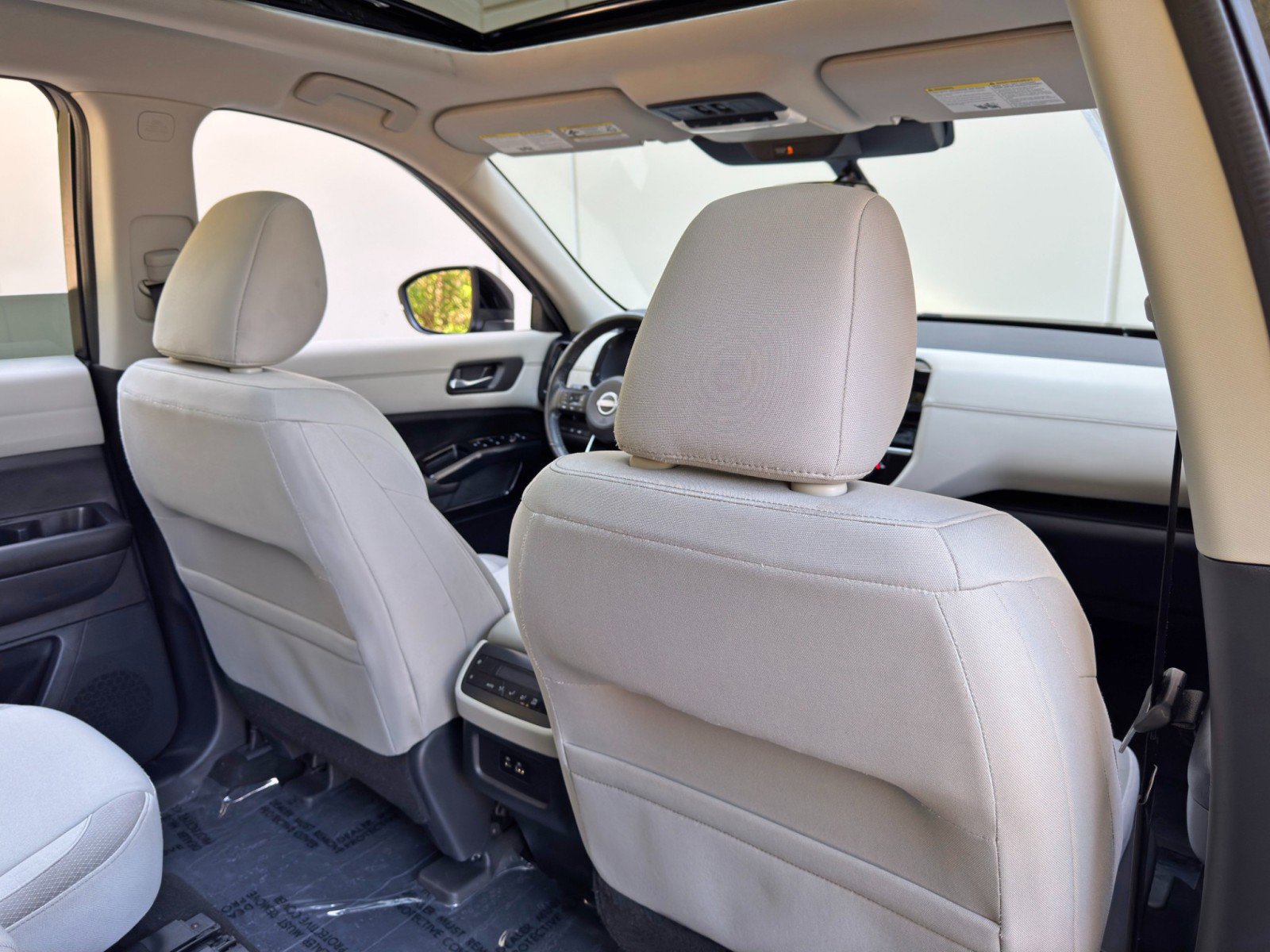 Used 2022 Nissan Pathfinder SV w/ SV Premium Package image 33