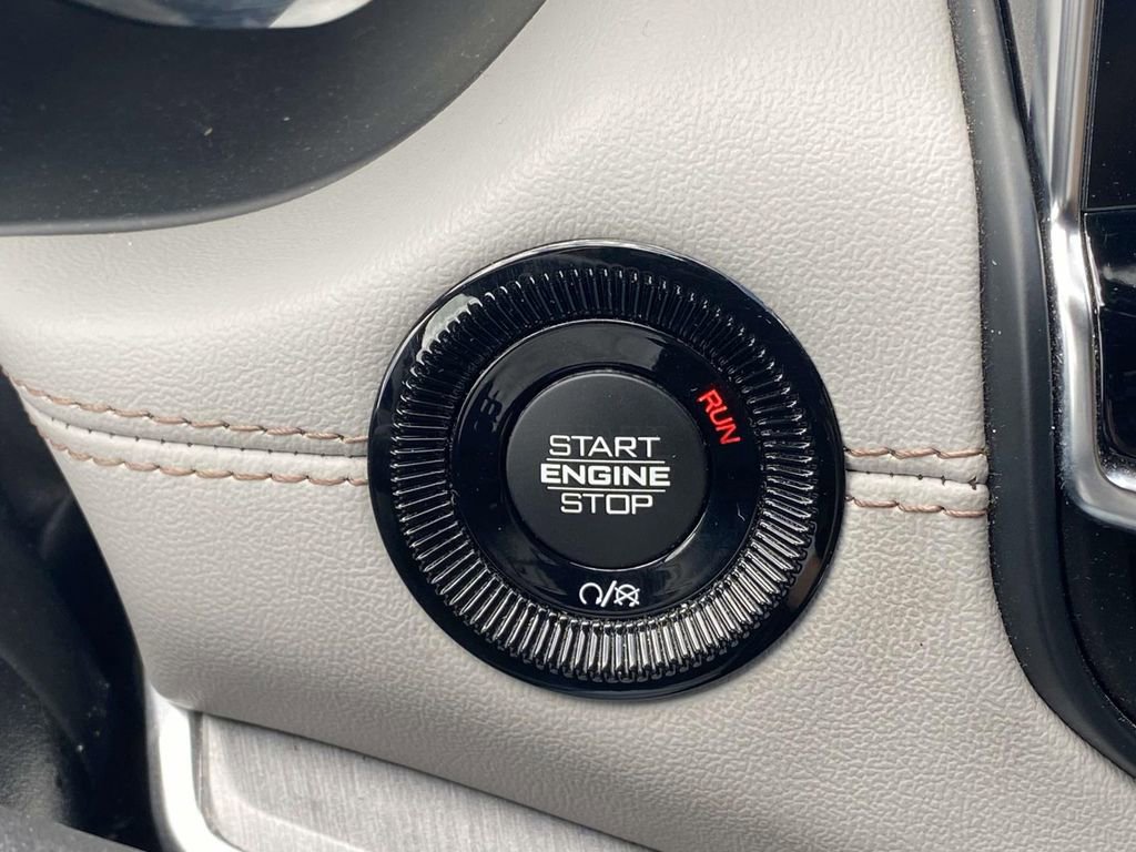 Used 2024 Jeep Compass Limited image 23