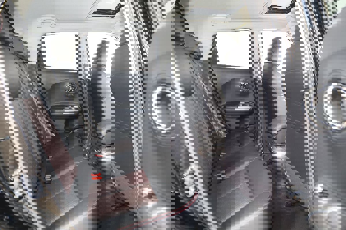 Used 2016 Nissan Juke SL image 13