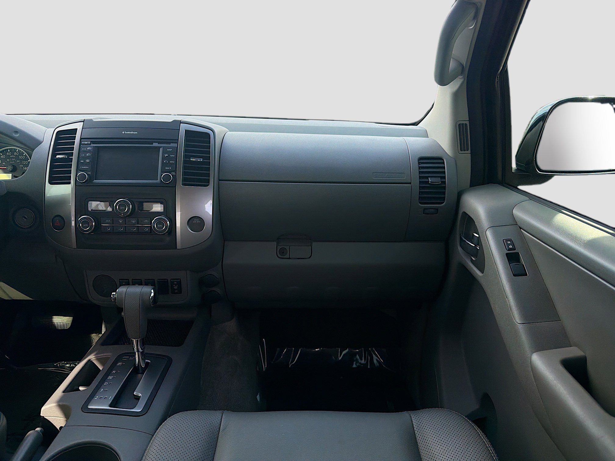 Used 2013 Nissan Frontier SL w/ Moonroof Pkg image 18