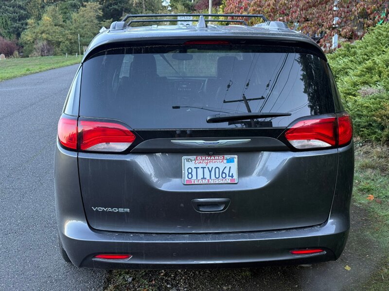 Used 2020 Chrysler Voyager Lxi FWD image 5