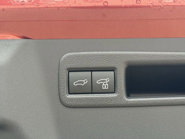Used 2026 Toyota C-HR AWD/4WD image 34