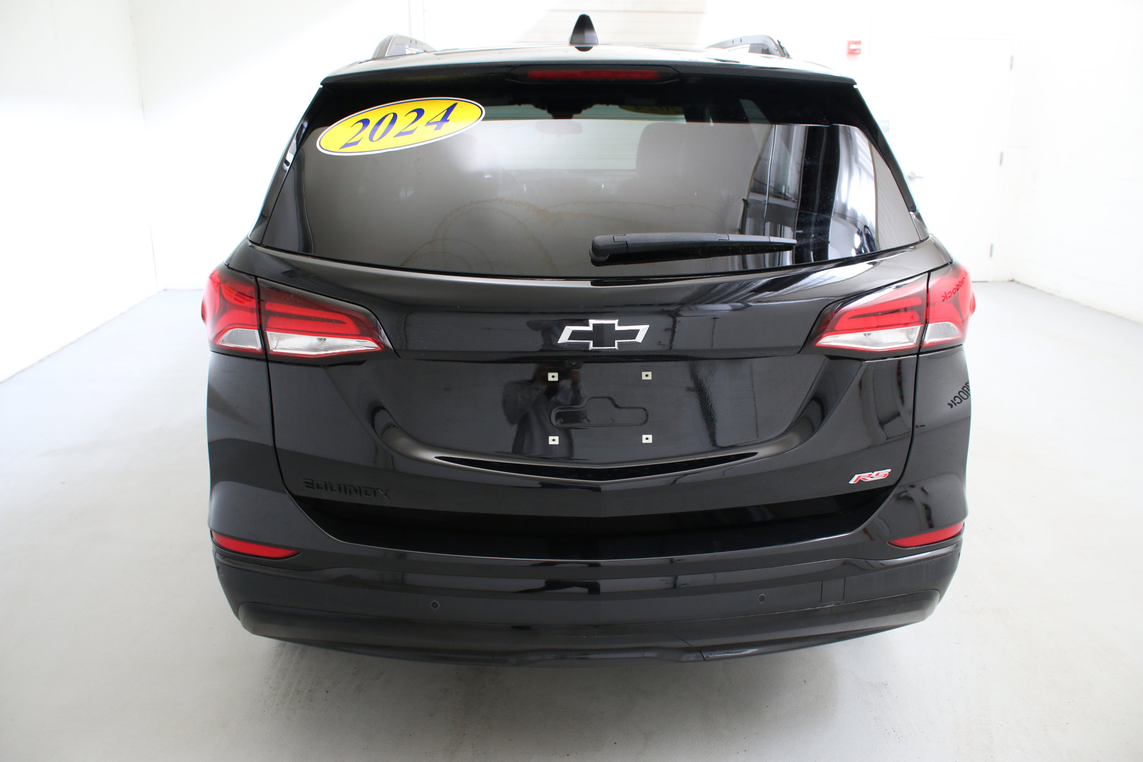 Used 2024 Chevrolet Equinox RS w/ LPO, Floor Liner Package FWD image 8