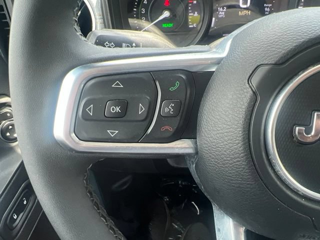 Used 2025 Jeep Wrangler Unlimited Sahara AWD/4WD image 8