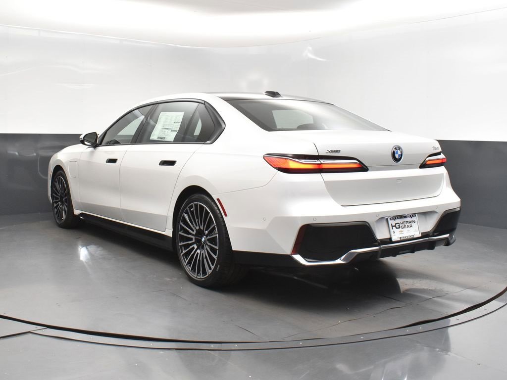 New 2026 BMW 750e xDrive image 5