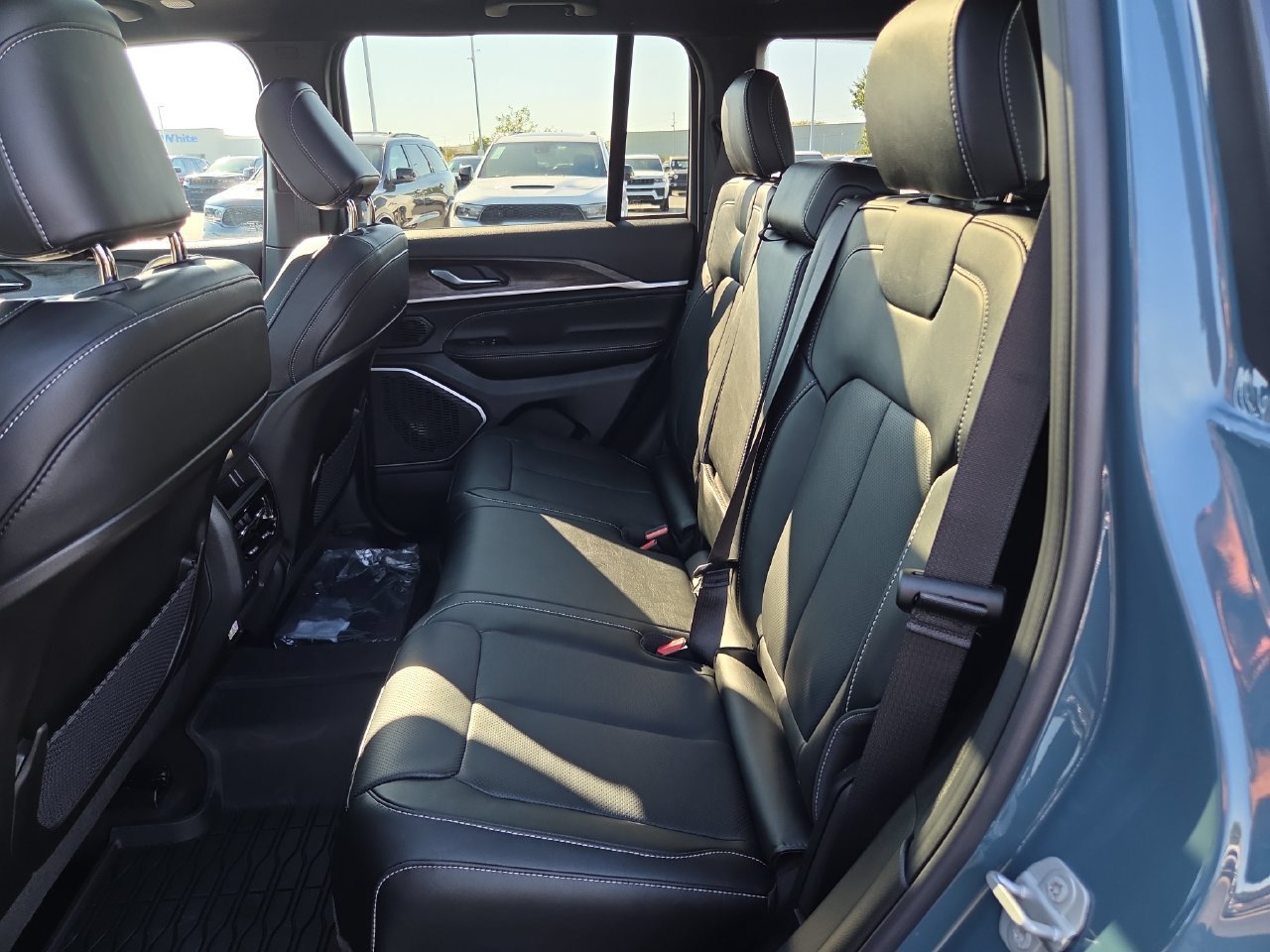 New 2027 Jeep Grand Cherokee Limited AWD/4WD image 18