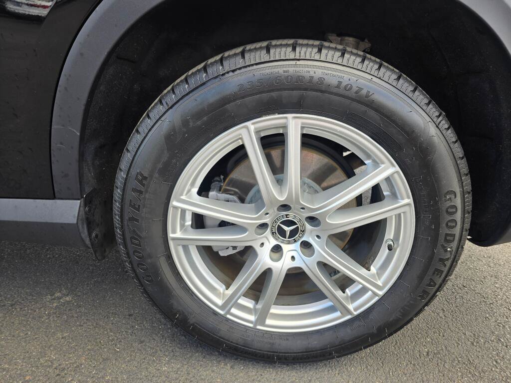 Used 2024 Mercedes-Benz GLC 300 4MATIC w/ Driver Assistance Package image 20