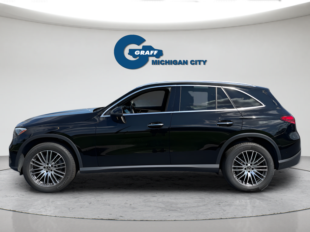 Used 2024 Mercedes-Benz GLC 300 4MATIC image 3