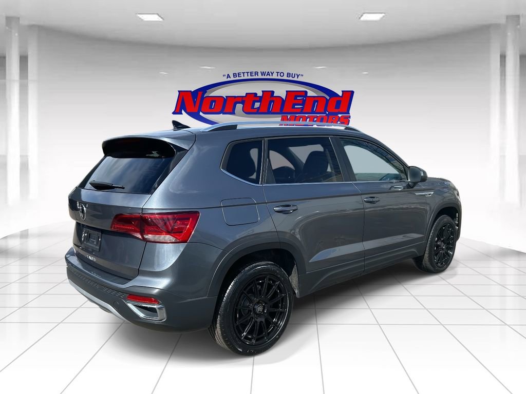 Used 2024 Volkswagen Taos SE image 3