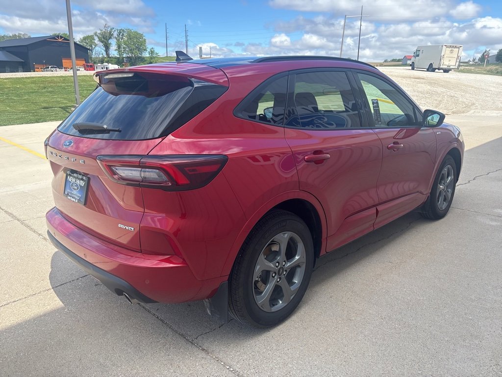 Used 2023 Ford Escape ST-Line w/ Tech Pack #1 image 4