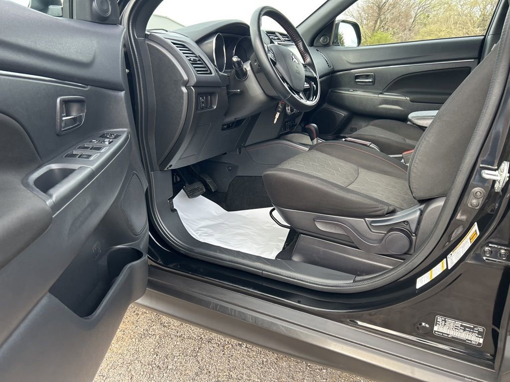 Used 2025 Mitsubishi Outlander Sport SE image 10