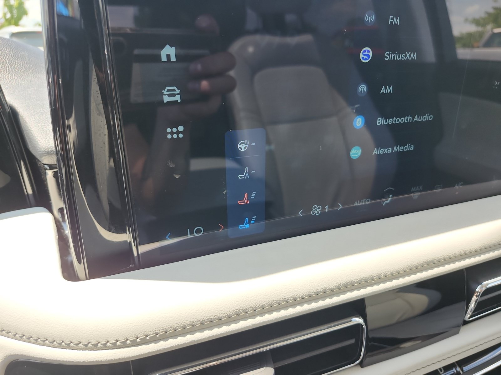 Used 2025 Lincoln Aviator AWD w/ Jet Appearance Package image 22