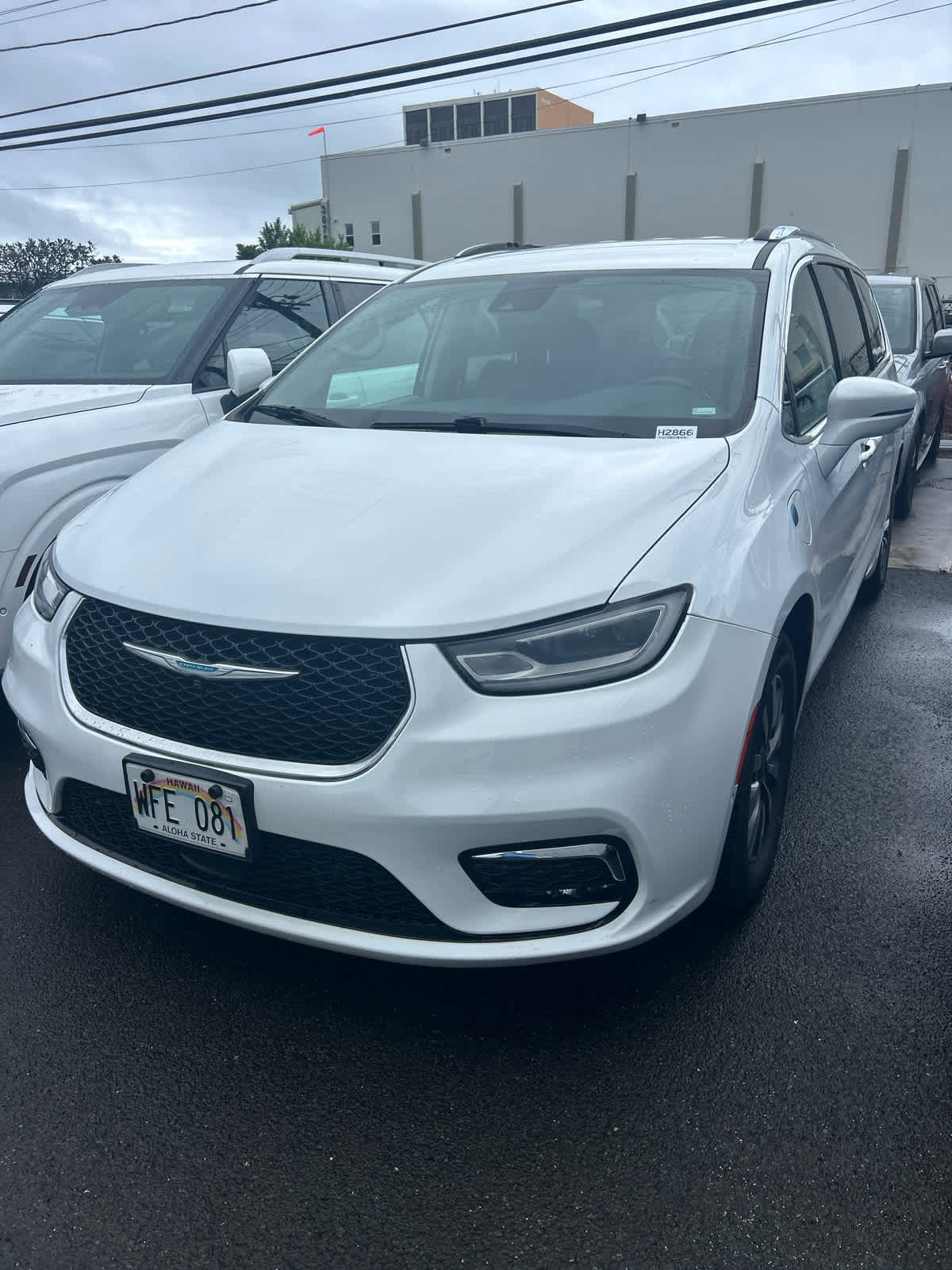 Used 2021 Chrysler Pacifica Touring-L FWD image 1