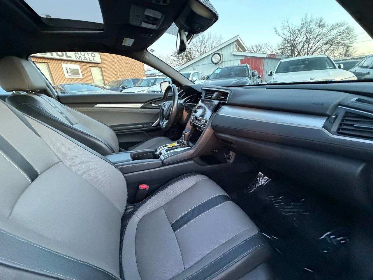 Used 2016 Honda Civic Touring image 12