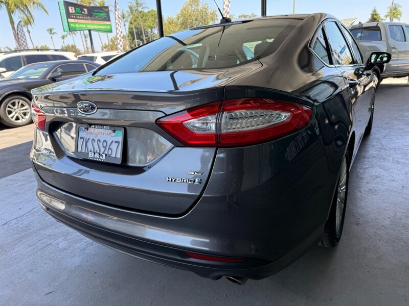 Used 2015 Ford Fusion SE FWD image 11