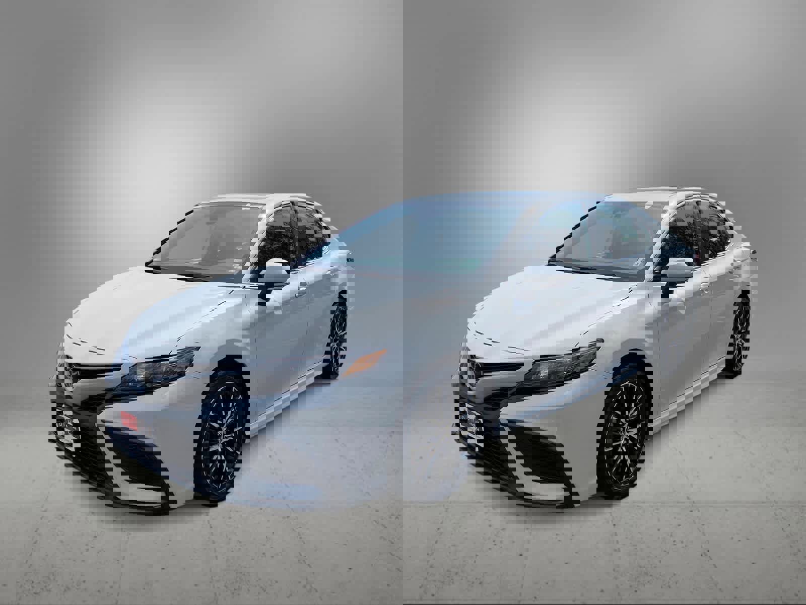 Used 2023 Toyota Camry SE w/ Cold Weather Package image 1