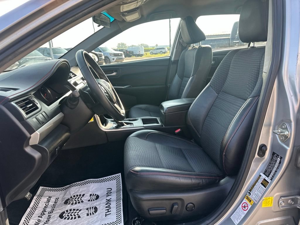 Used 2015 Toyota Camry SE FWD image 11
