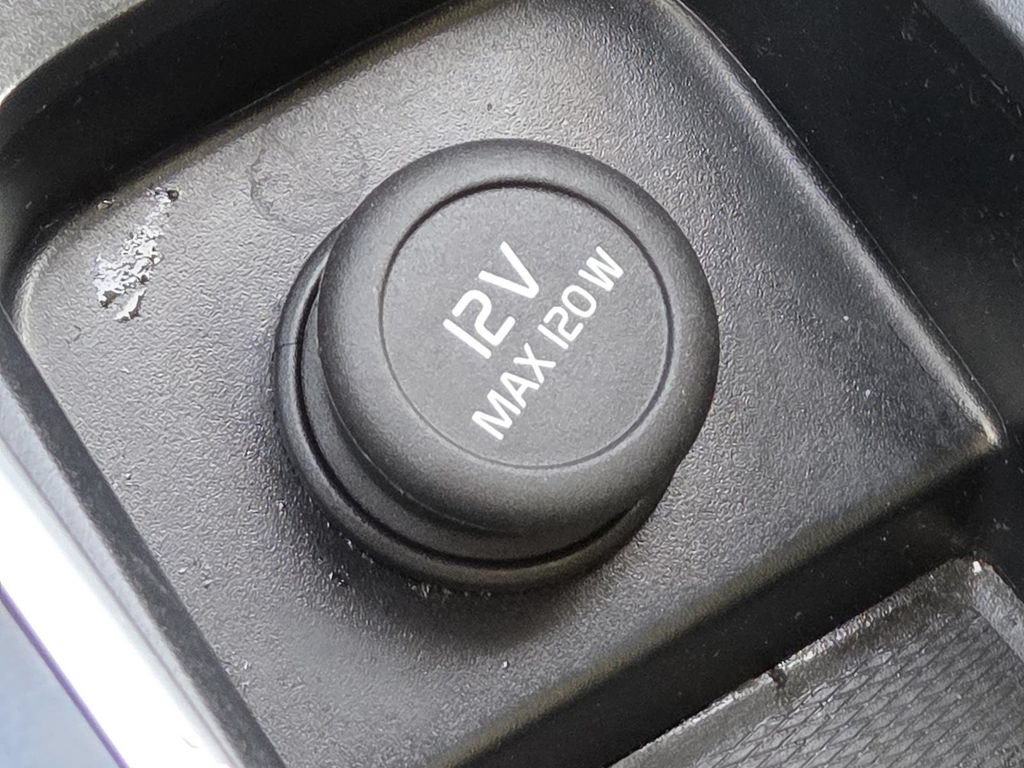Used 2023 Volvo XC60 B5 Plus AWD/4WD image 6