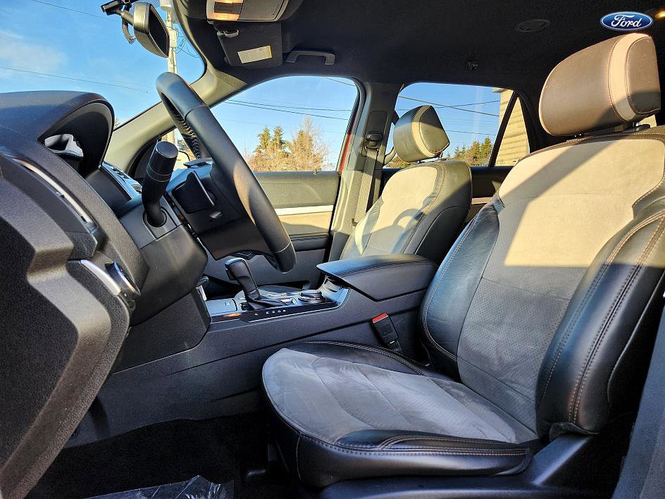 Used 2017 Ford Explorer XLT w/ Equipment Group 202A image 10