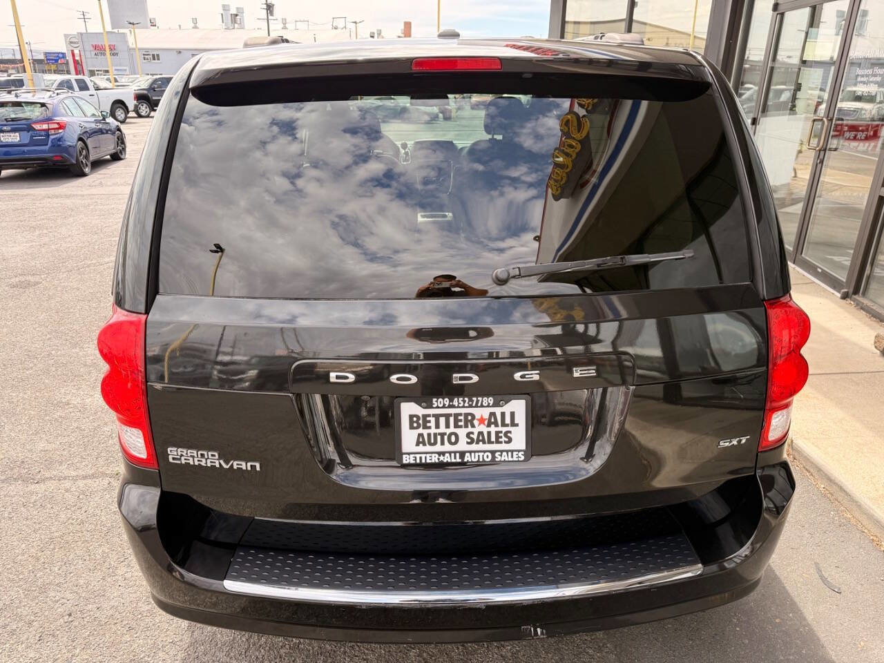 Used 2020 Dodge Grand Caravan SXT image 4