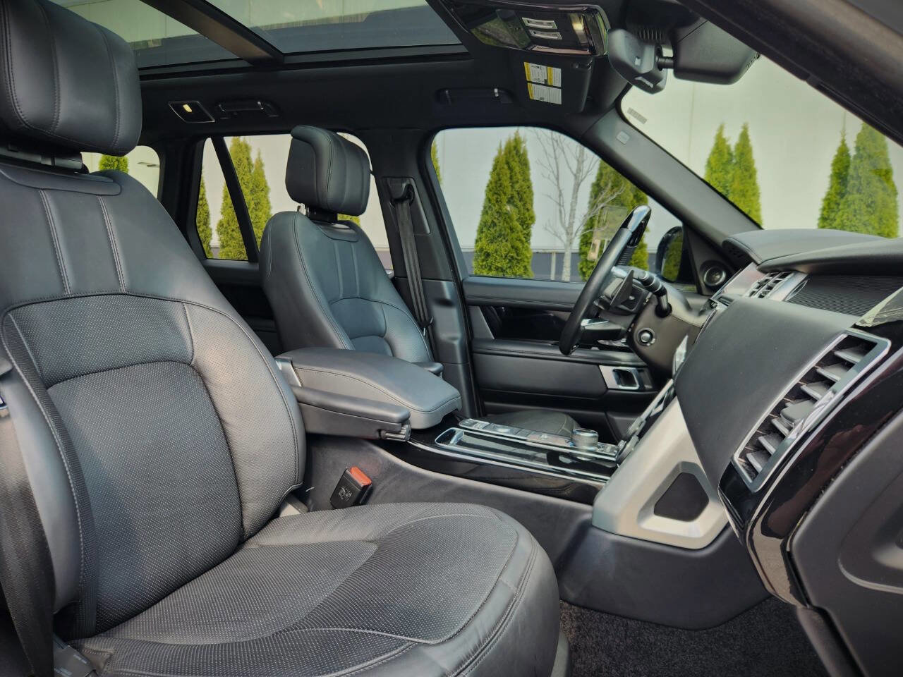 Used 2018 Land Rover Range Rover HSE image 9