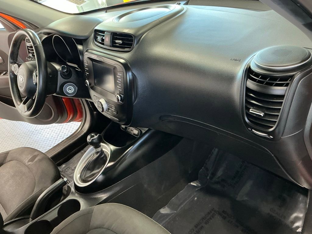 Used 2018 Kia Soul + image 10