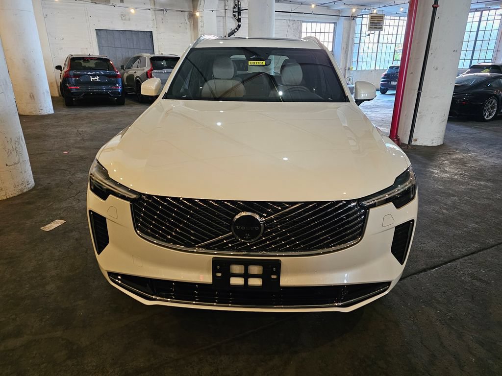Certified 2025 Volvo XC90 B5 Plus AWD/4WD image 6