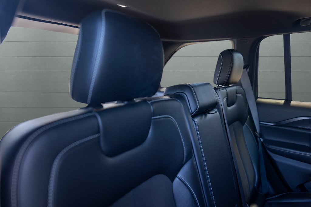 Used 2023 Jeep Grand Cherokee Altitude AWD/4WD image 61